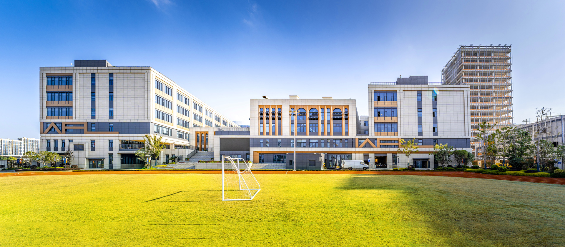 Qingpu World Foreign Language High School: IBDP+AP